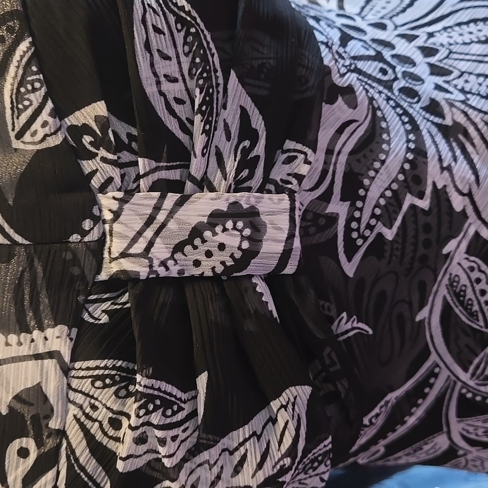 White House Black Market Elegant Black and White Floral Print Dress. - Picture 10 of 15
